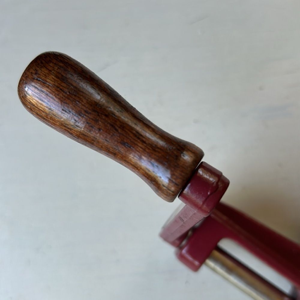 Red Apple Peeler with Wooden Handle Back to Basics - Picture 2 of 5